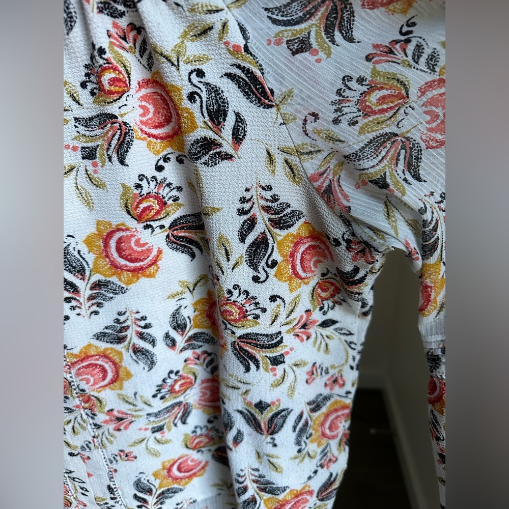 SOLD✅ Fever XL Floral Blouse - Red, Orange, Black - Picture 10 of 12